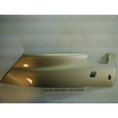 Moulure bas de caisse gauche YAMAHA MAJESTY 125 de 1998 et 1999