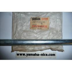 Axe de roue arrière YAMAHA FZR 1000 1987 / 1988 et FZR 750 1988.