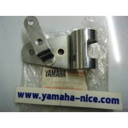 Patte / support clignotant  droit YAMAHA YAMI 50 ME50 de 1986