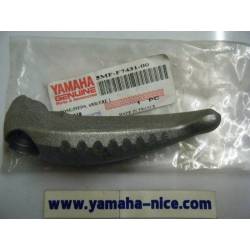 Repose pied passager gauche YAMAHA TEOS 125 de 2000 à 2002