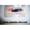 Passe fil de cache latéral origine YAMAHA FZ8 de 2011/2012 / FZ1 de 2006 à 2012