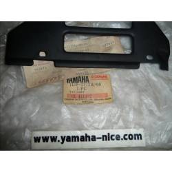 Cache lateral gauche sous reservoir YAMAHA FZX 750 de 1987 à 1996
