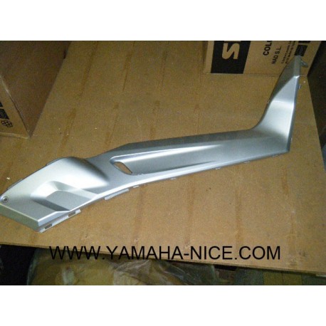 Moulure laterale / sabre droit gris pour YAMAHA XMAX 125 de 2006 à 2009 et XMAX 250 de 2005 à 2009